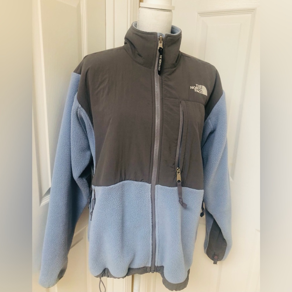 Women’s Long Sleeve Blue & Gray Fleece North Face Zip Front Jacket & Pockets.
